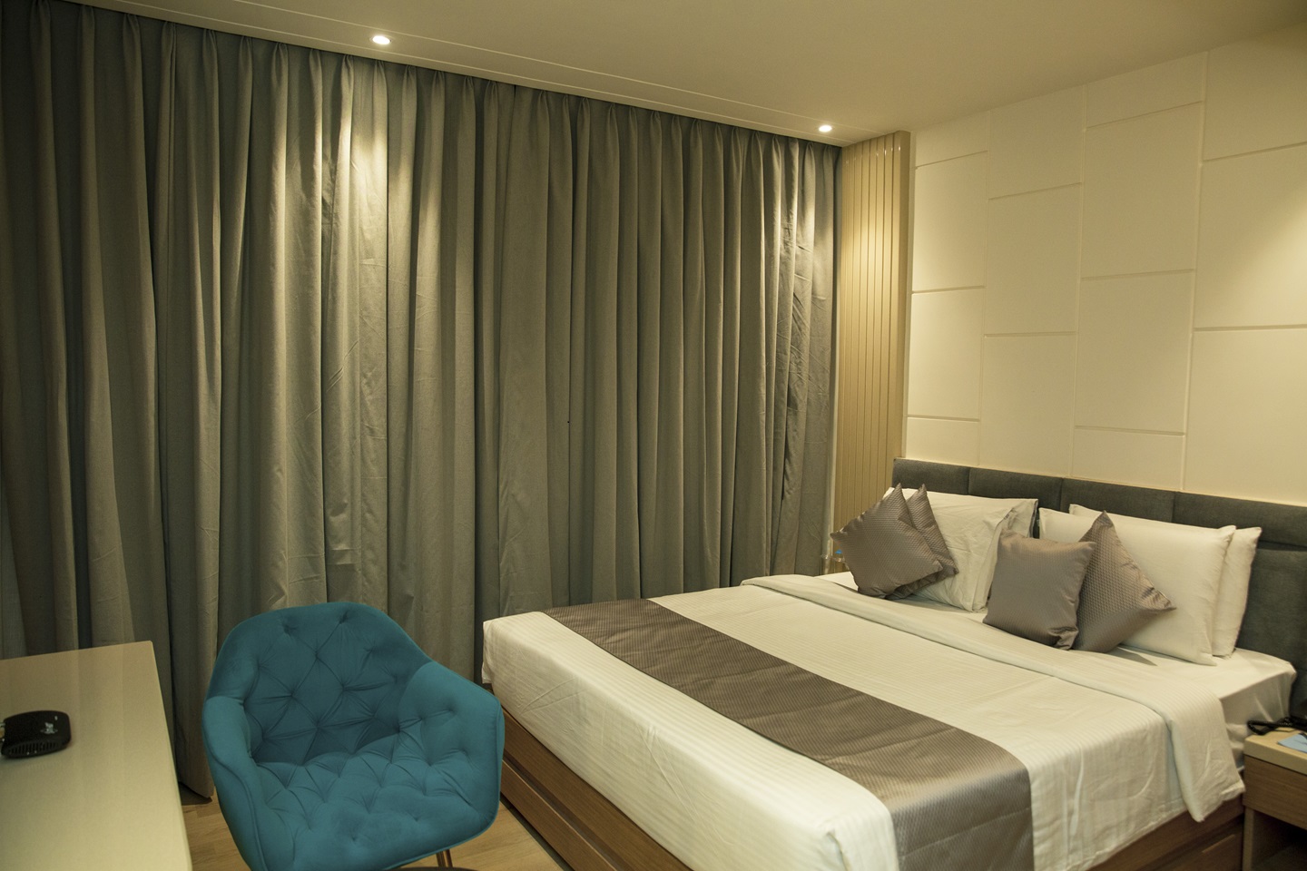 luxury_room_bed_1
