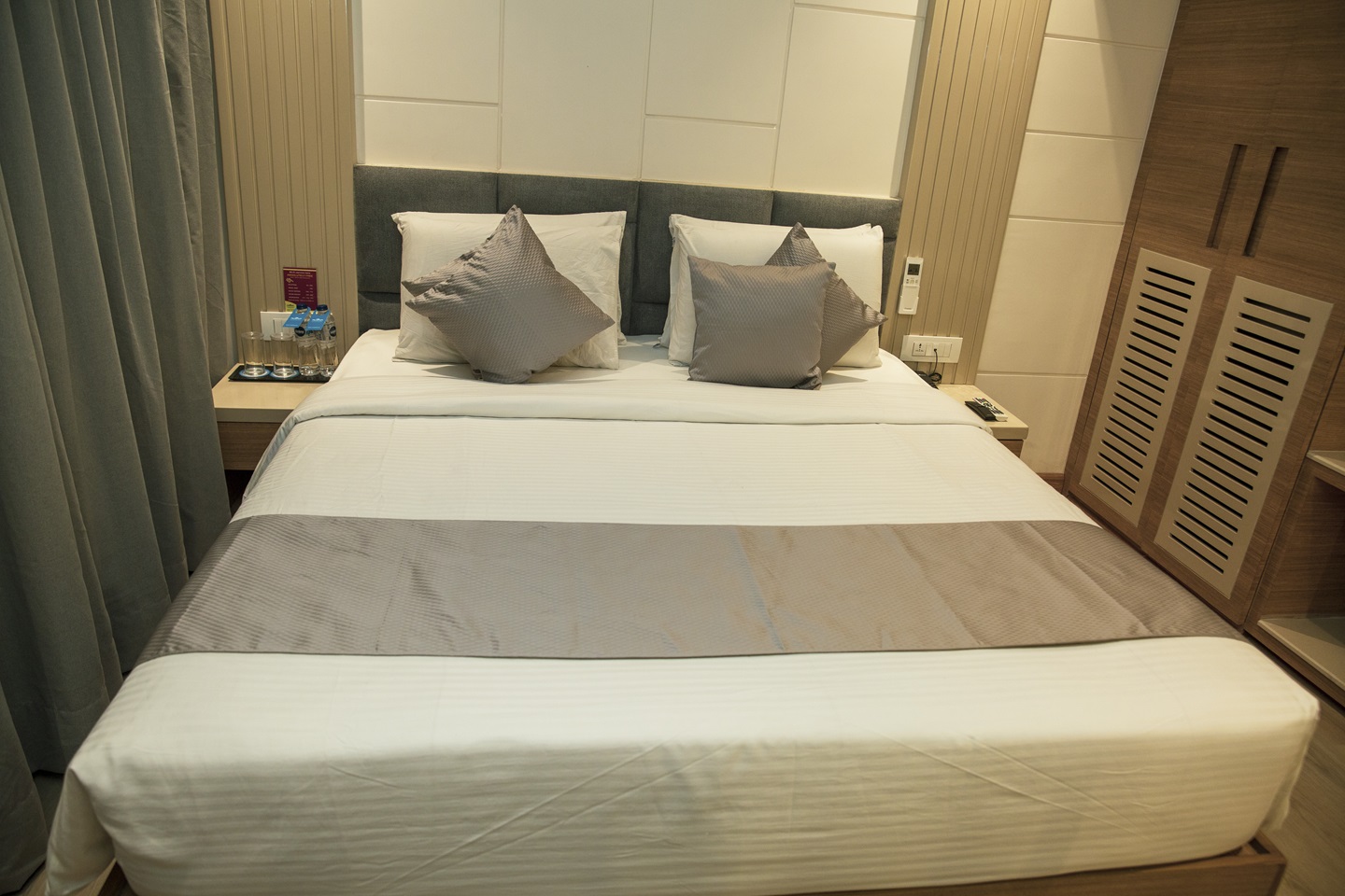 luxury_room_bed_2